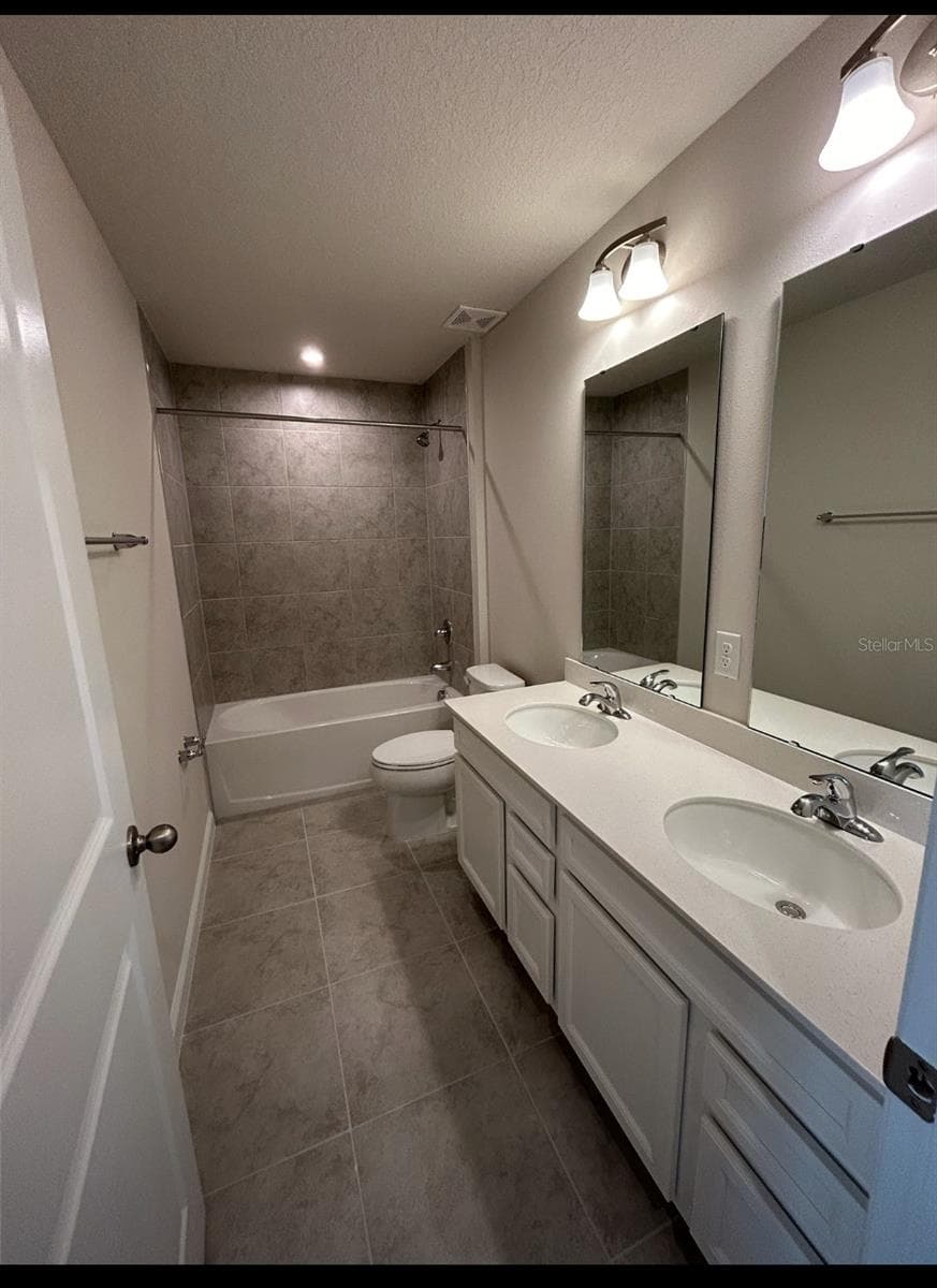2nd bathroom - 11931 THORNCREST DR, SPRING HILL