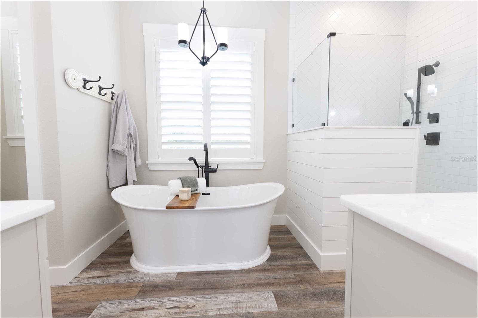 Soaking tub in primary bathroom - 8818 SW 73RD PATH, BUSHNELL