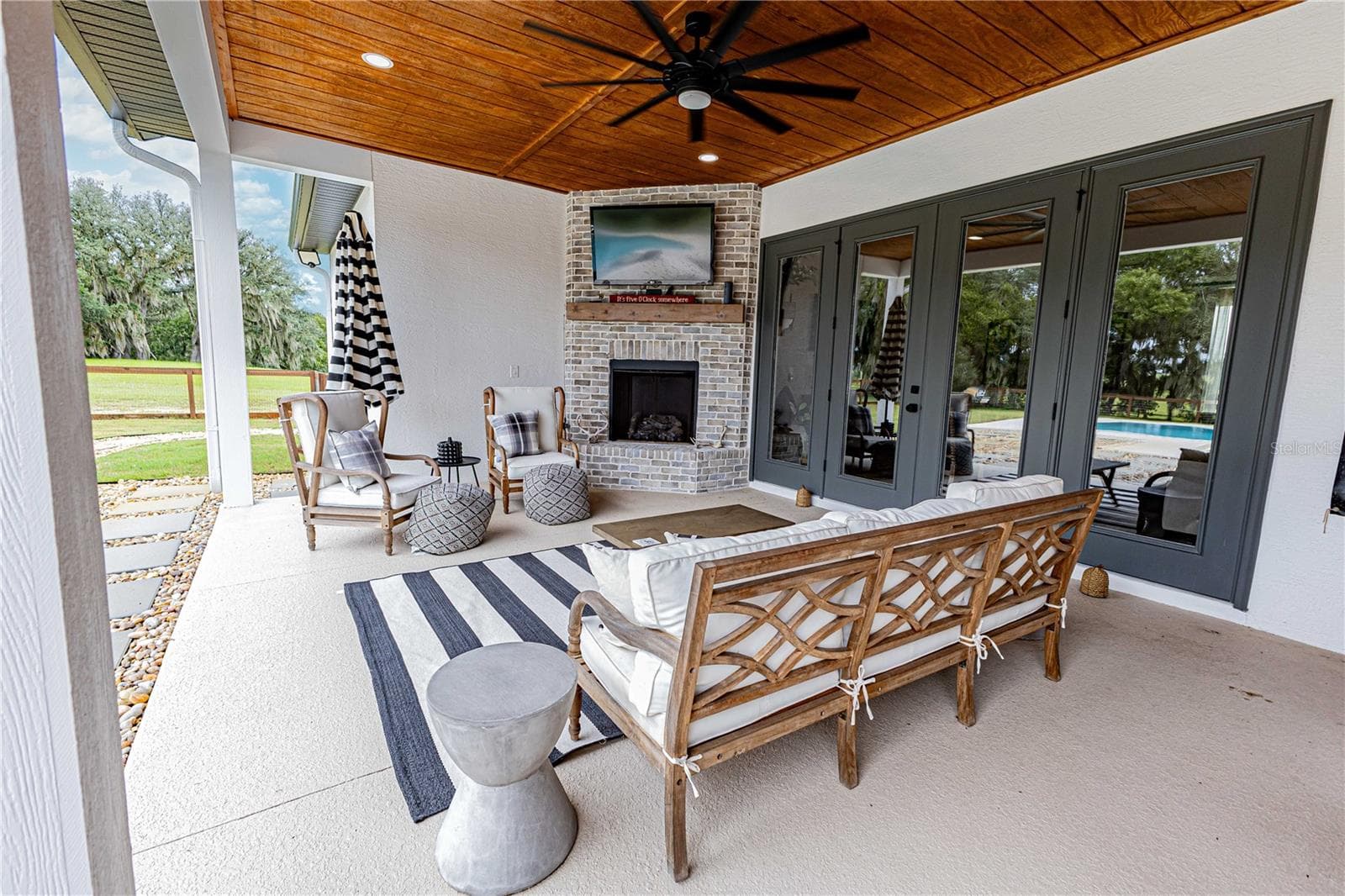 Outside entertainment area - 8818 SW 73RD PATH, BUSHNELL