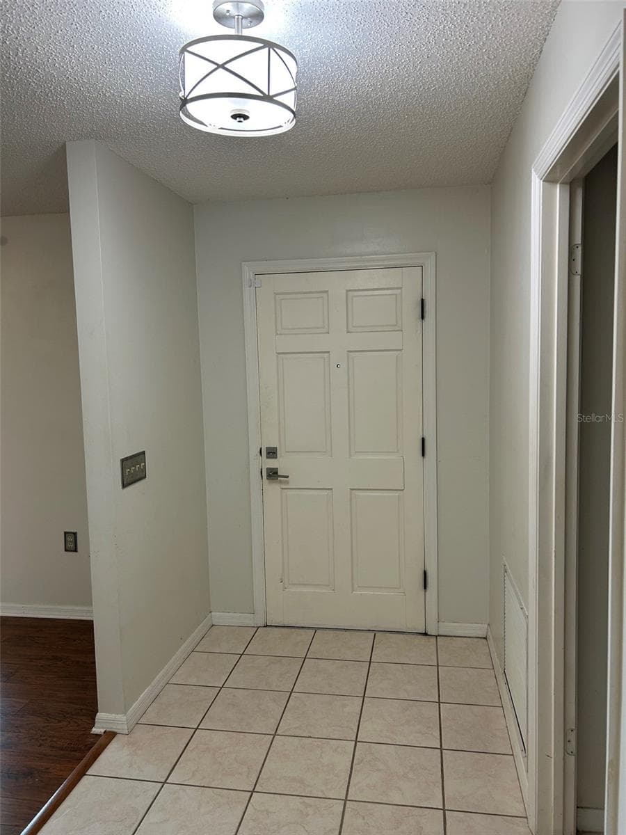 Foyer - 1605 BLACKBERRY CT, EUSTIS