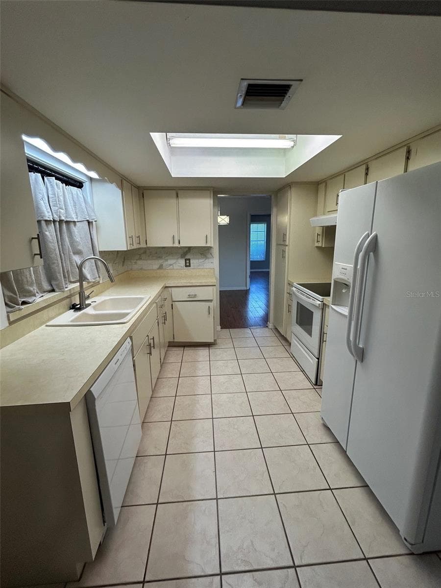 Kitchen - 1605 BLACKBERRY CT, EUSTIS
