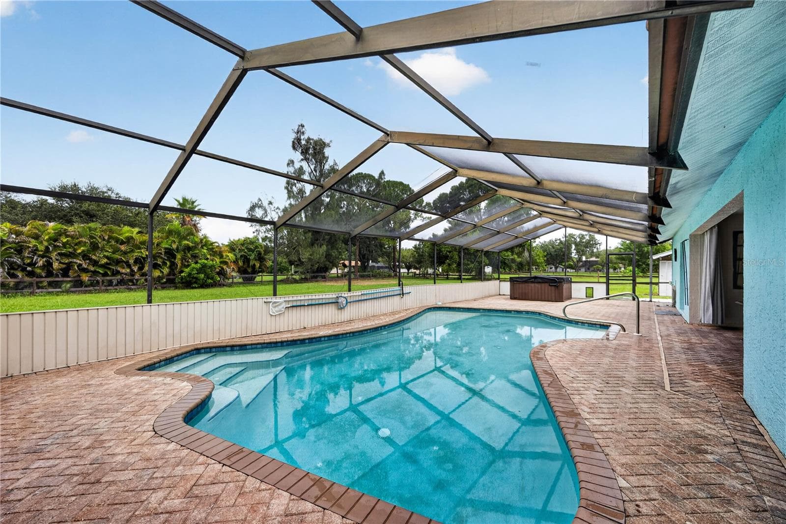 Screen-enclosed pool with spacious brick patio. - 1305 GREENFIELD CIR, VENICE
