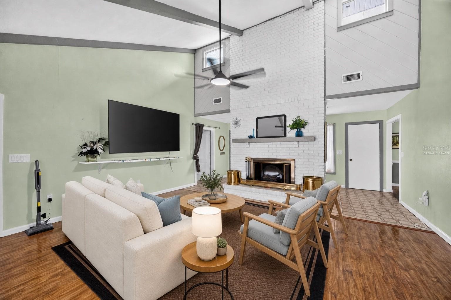 Virtually staged - Great room seating area and vaulted ceiling. - 1305 GREENFIELD CIR, VENICE
