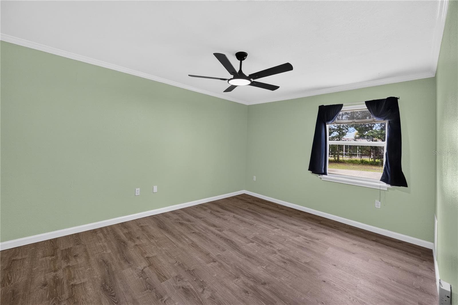 Unfurnished secondary bedroom. - 1305 GREENFIELD CIR, VENICE