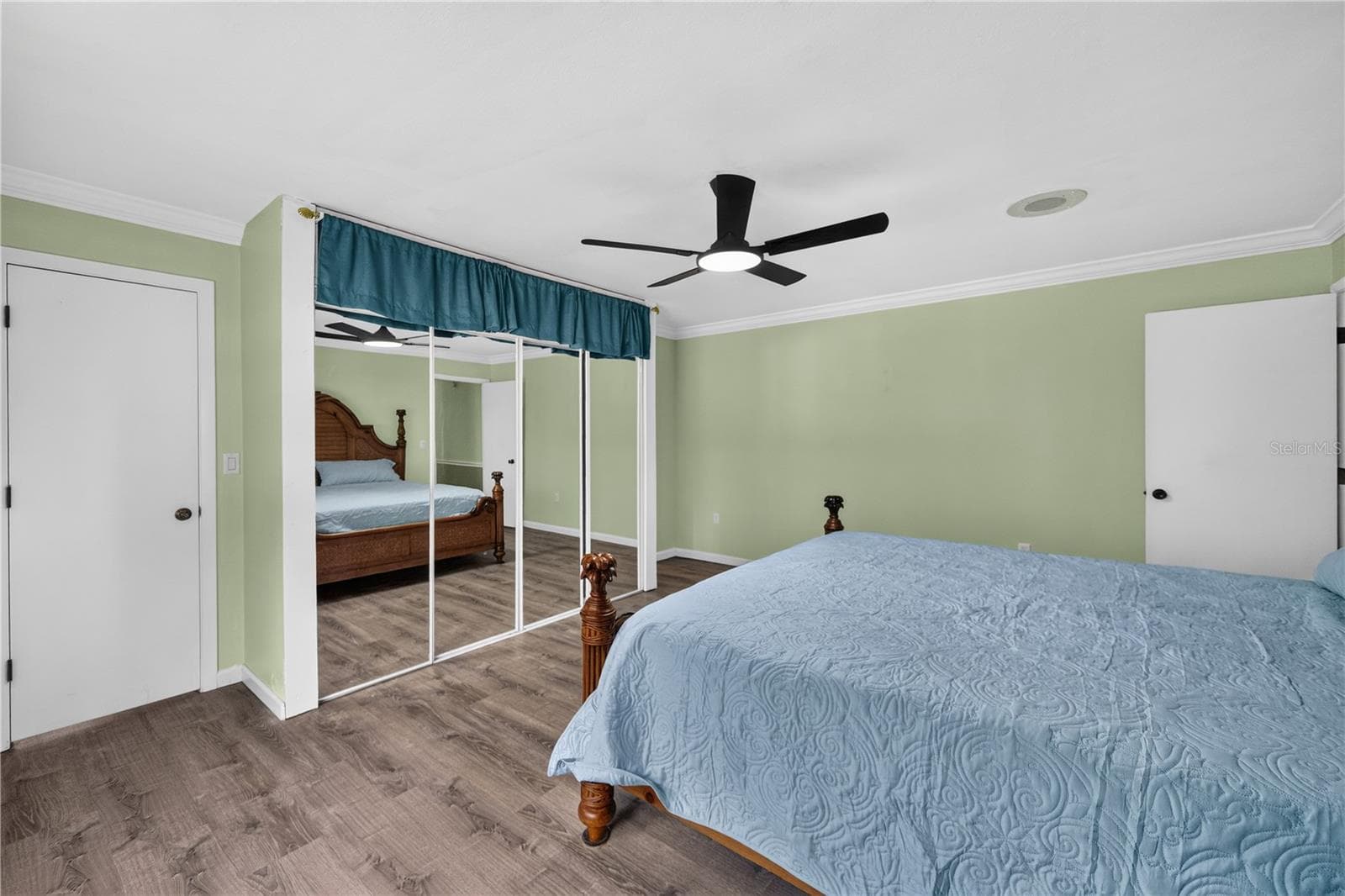 Upstairs bedroom with mirrored closet doors. - 1305 GREENFIELD CIR, VENICE