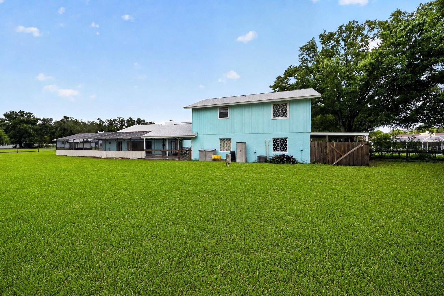 Rear lawn and detached structures. - 1305 GREENFIELD CIR, VENICE