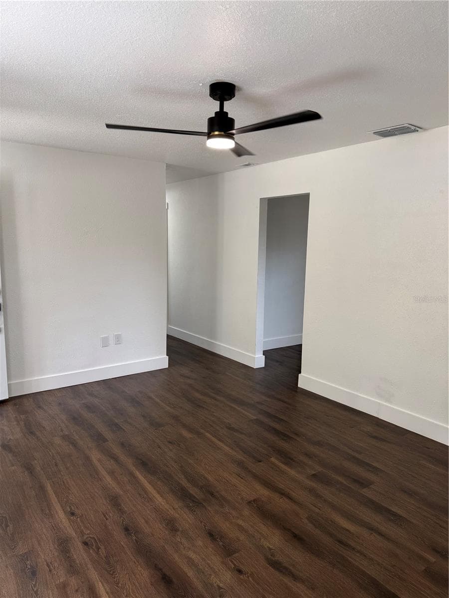 Single Family Residence at 3008 OAKVIEW LN, PLANT CITY, photo 5 of 25