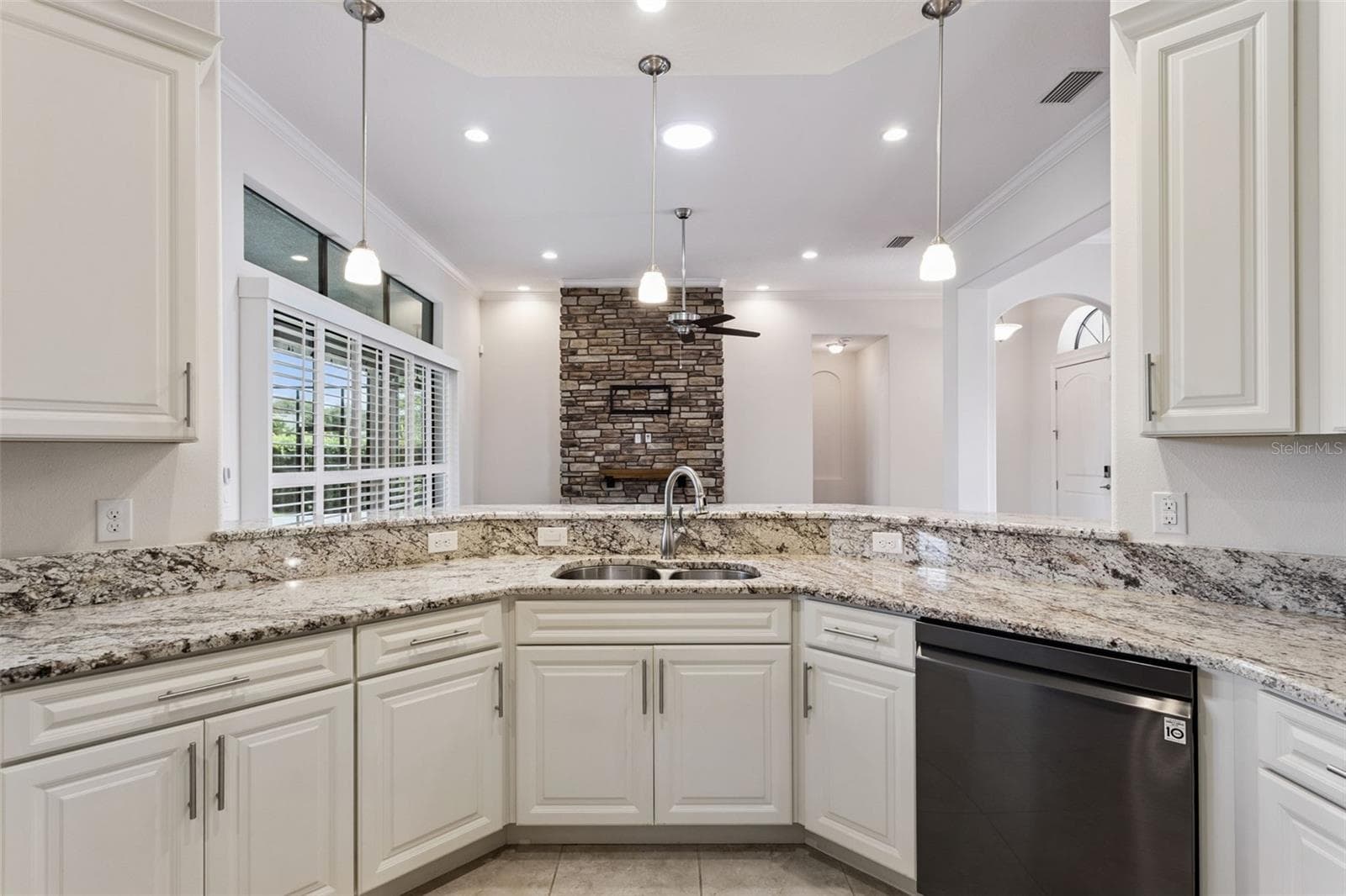 Single Family Residence at 39513 HILLRISE LN, LADY LAKE, photo 14 of 57