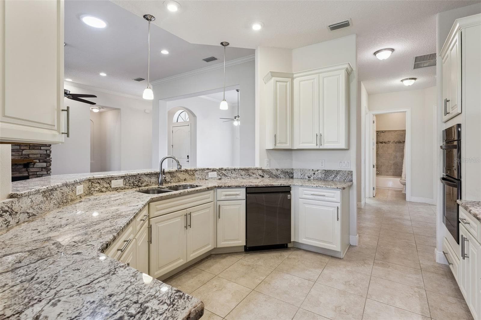 Single Family Residence at 39513 HILLRISE LN, LADY LAKE, photo 15 of 57