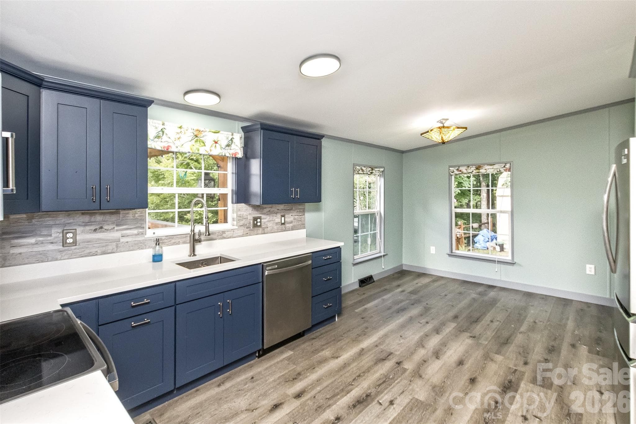 Kitchen view with large eat-in area - 25 Asa Court, Black Mountain