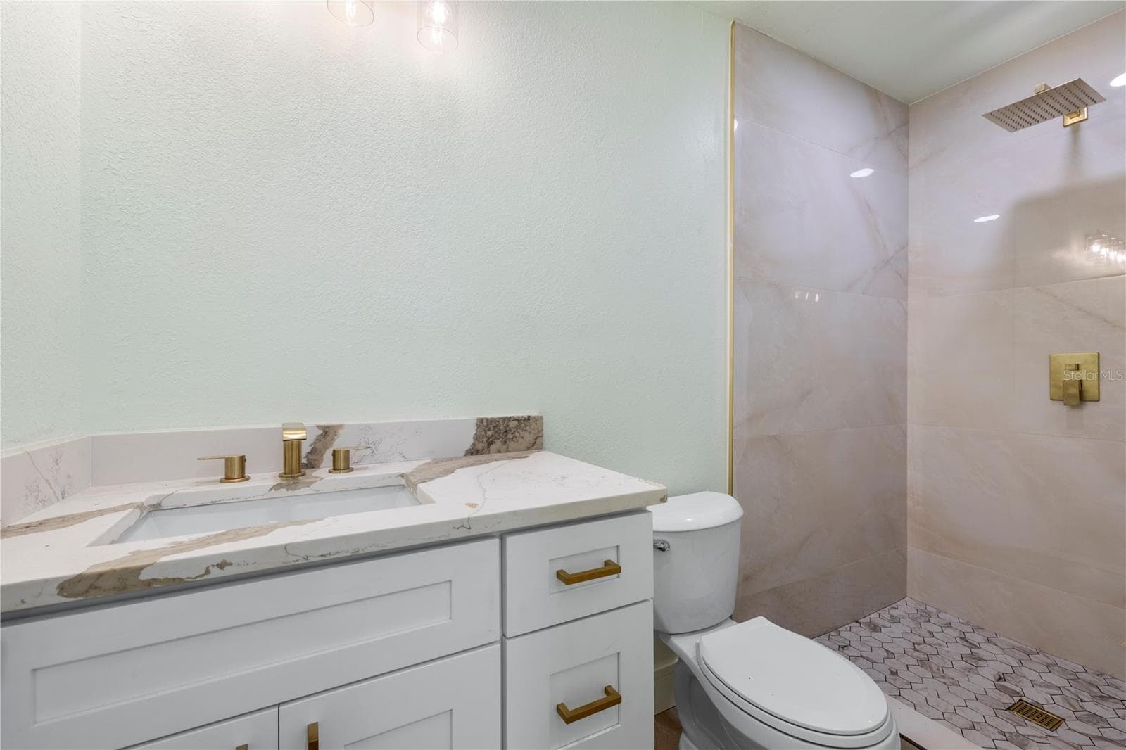 In-law Bath - 5532 6TH AVE N, ST PETERSBURG