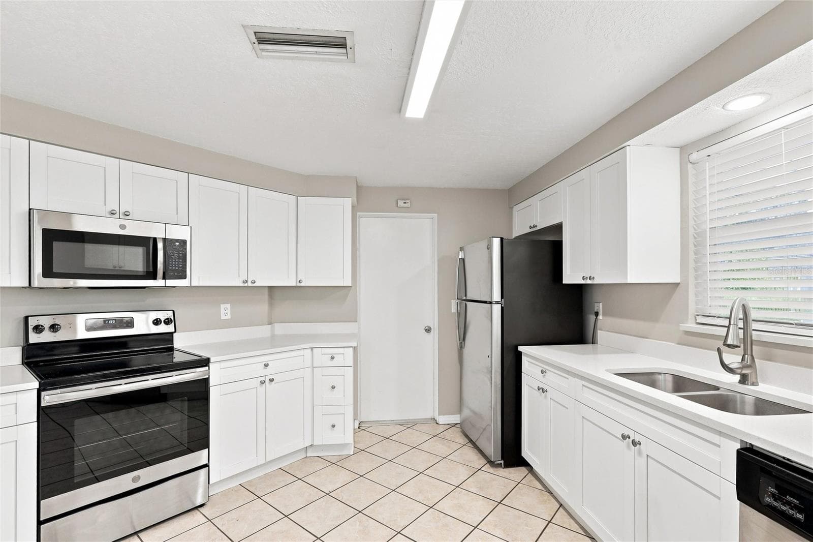 Single Family Residence at 131 DEGAS DR, NOKOMIS, photo 4 of 42