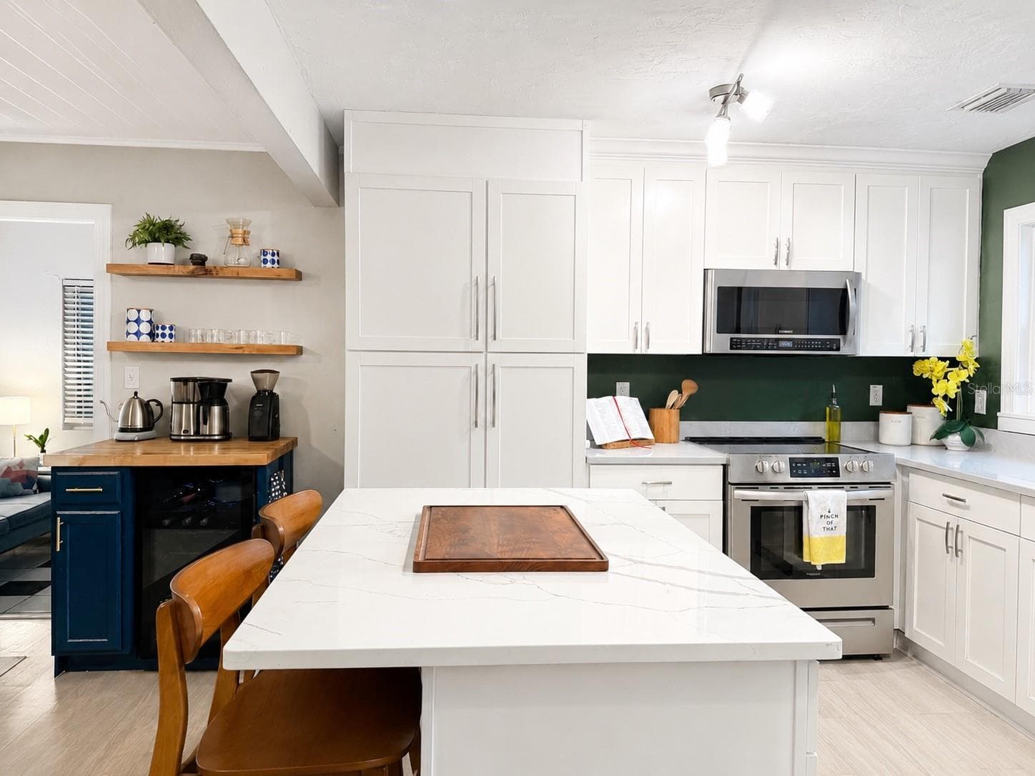 Kitchen island - 926 29TH ST N, ST PETERSBURG