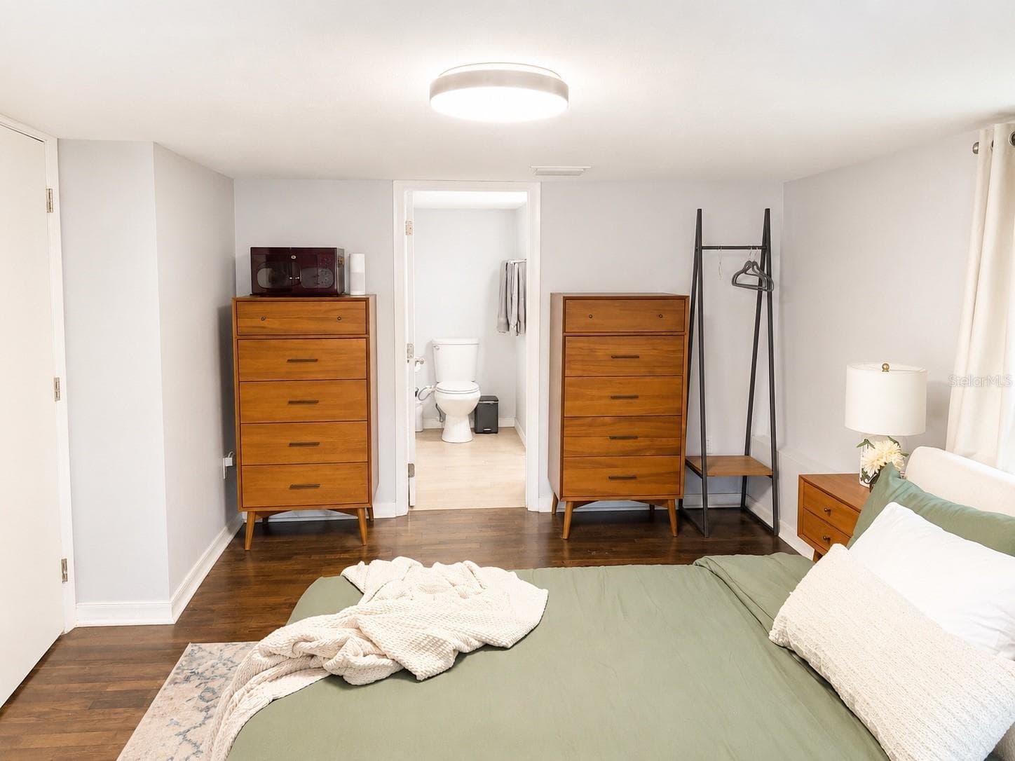 Primary bedroom and en suite bathroom - 926 29TH ST N, ST PETERSBURG