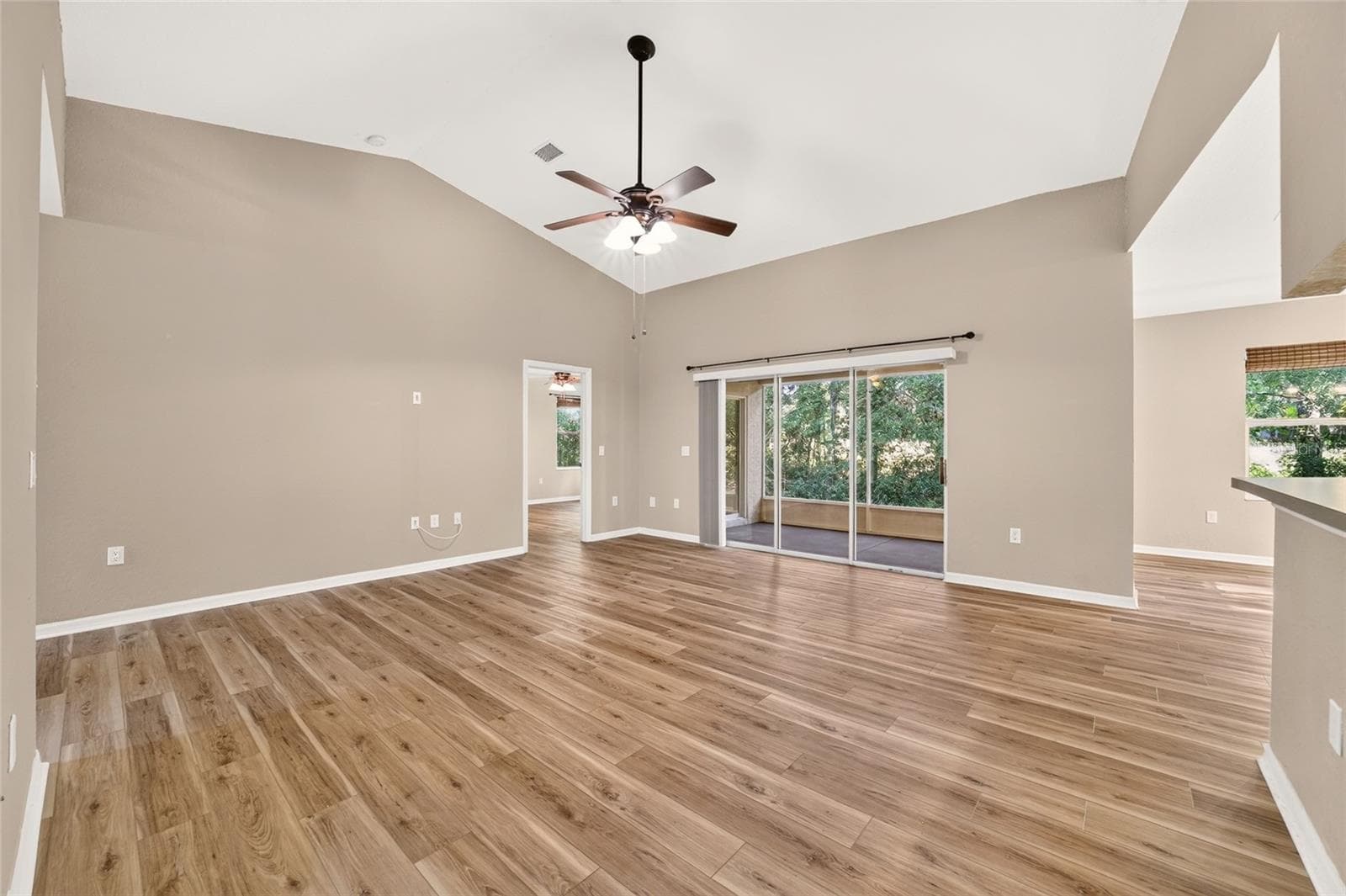 Living room facing primary bedroom - 19369 SW 100TH LOOP, DUNNELLON