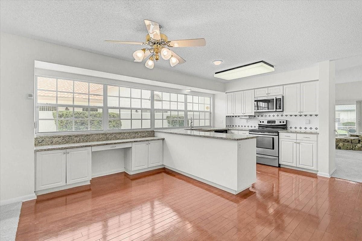 Single Family Residence at 4717 PERIDIA BLVD E, BRADENTON, photo 18 of 36