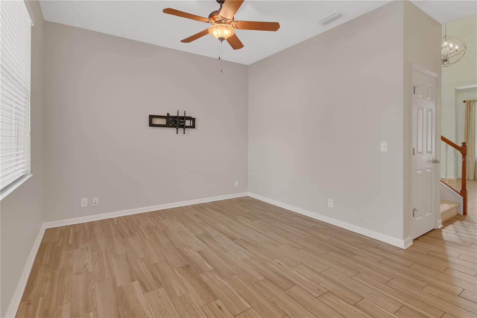 Family Room - 204 WOODHOUSE LN, DELAND