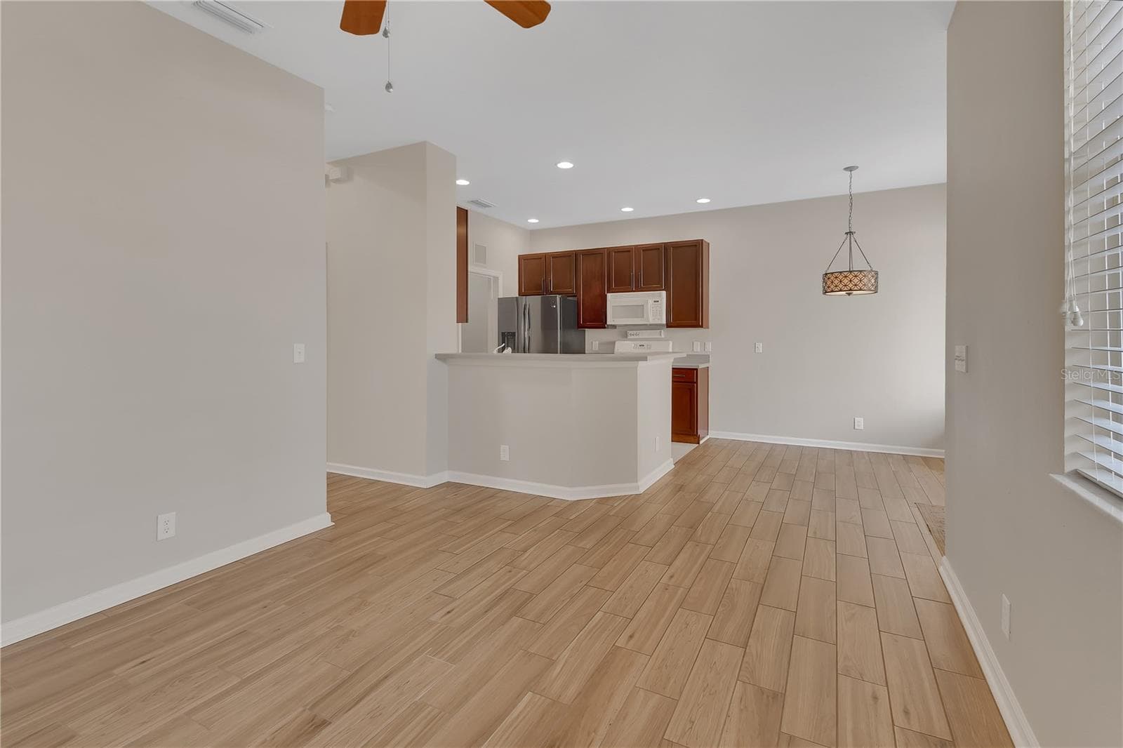 Family Room - 204 WOODHOUSE LN, DELAND