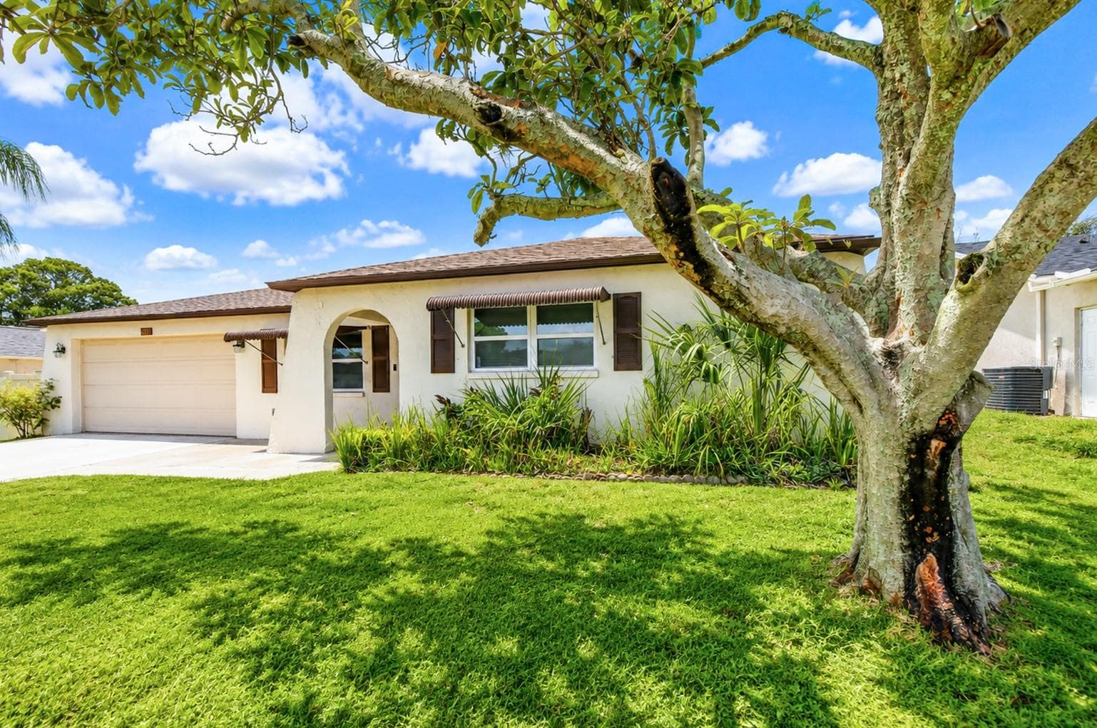 Single Family Residence at 8811 MARTINIQUE LN, PORT RICHEY, photo 5 of 42