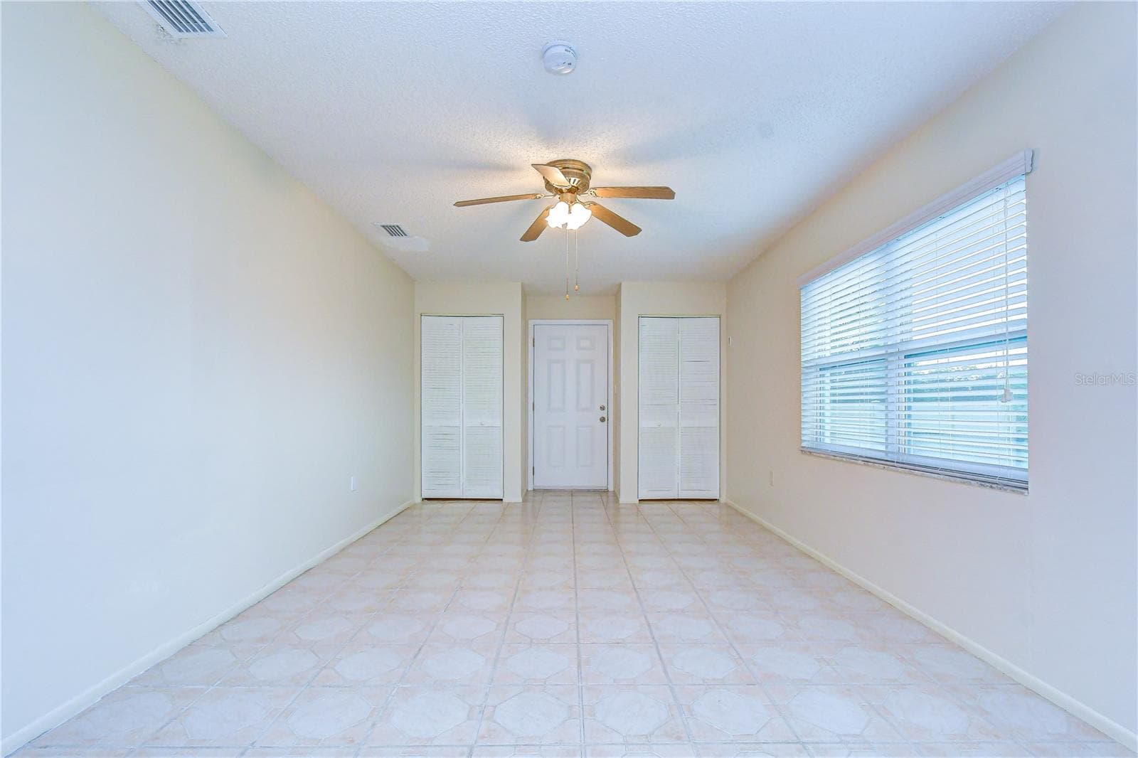 Guest bedroom #1 w barn doors and access to patio - 8811 MARTINIQUE LN, PORT RICHEY