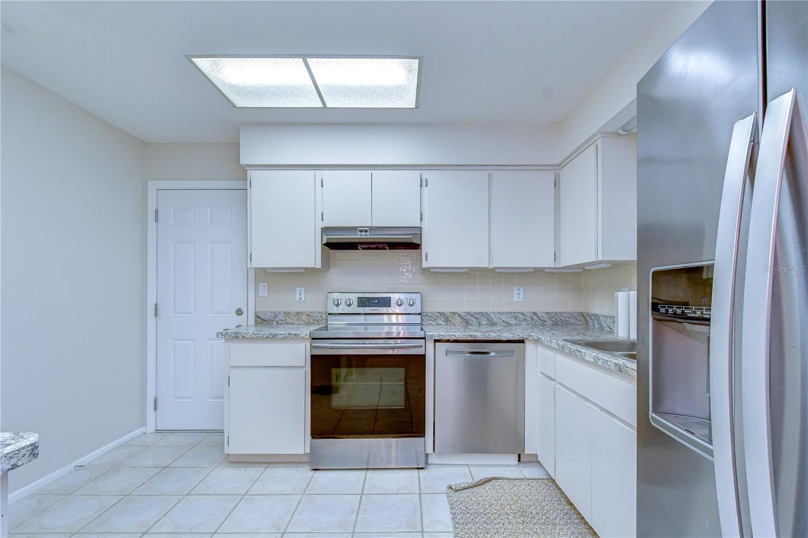 Kitchen - 8811 MARTINIQUE LN, PORT RICHEY