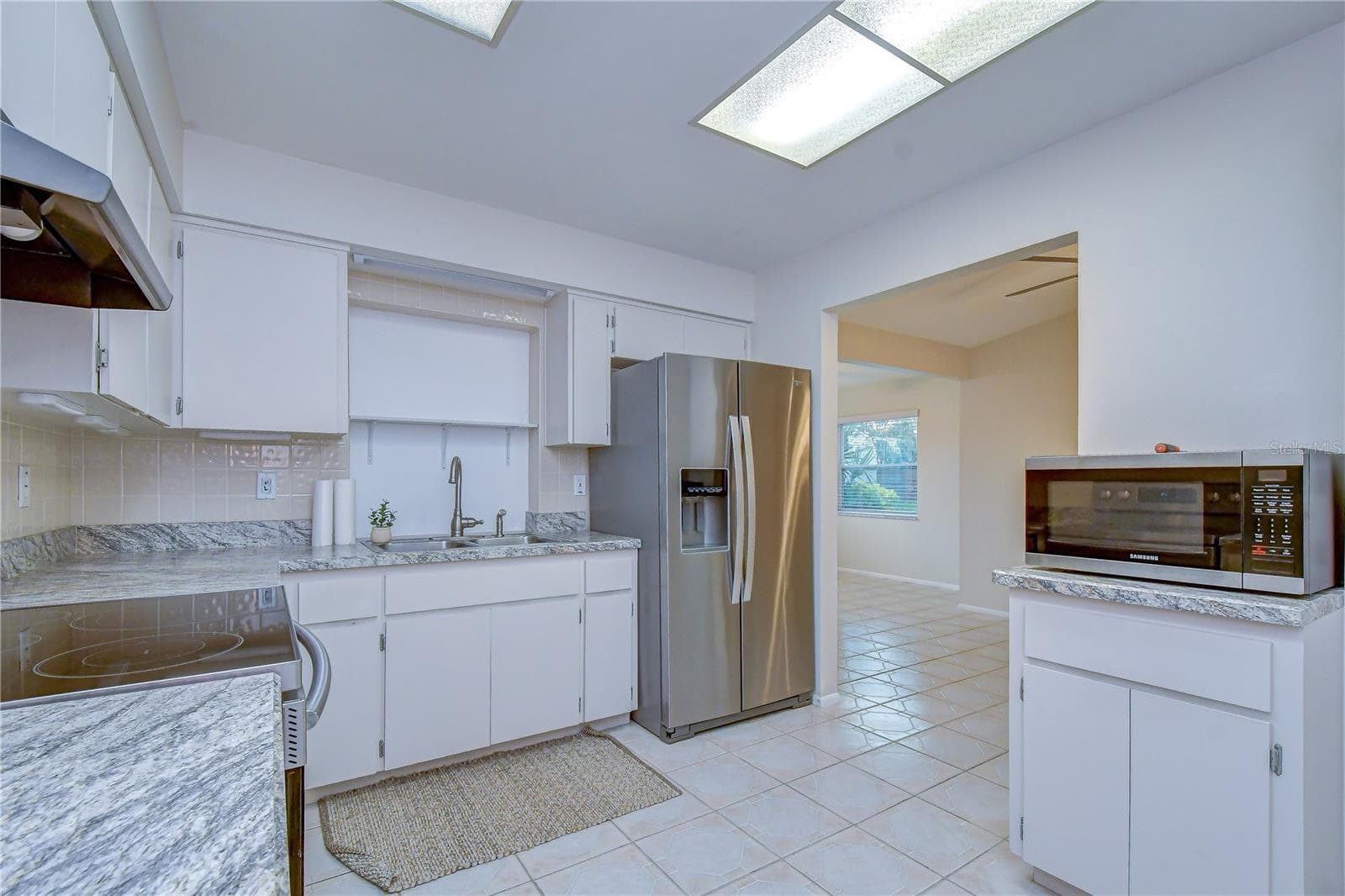 kitchen - 8811 MARTINIQUE LN, PORT RICHEY