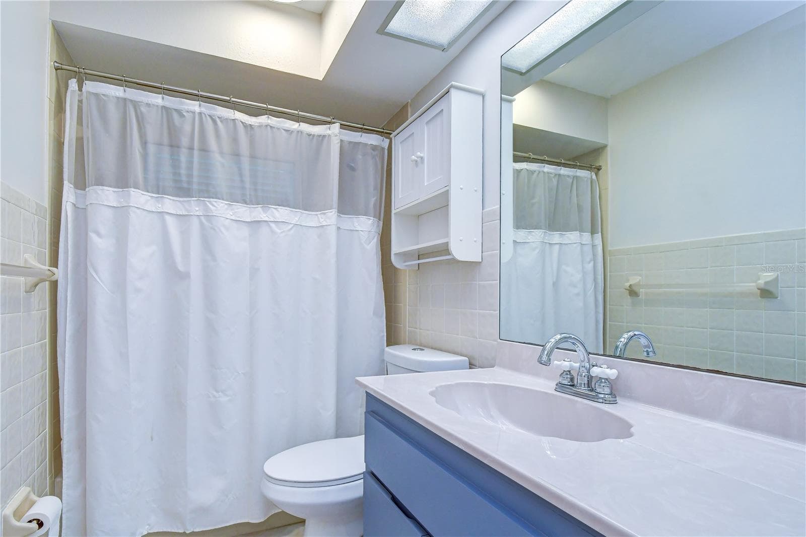 guest bathroom - 8811 MARTINIQUE LN, PORT RICHEY