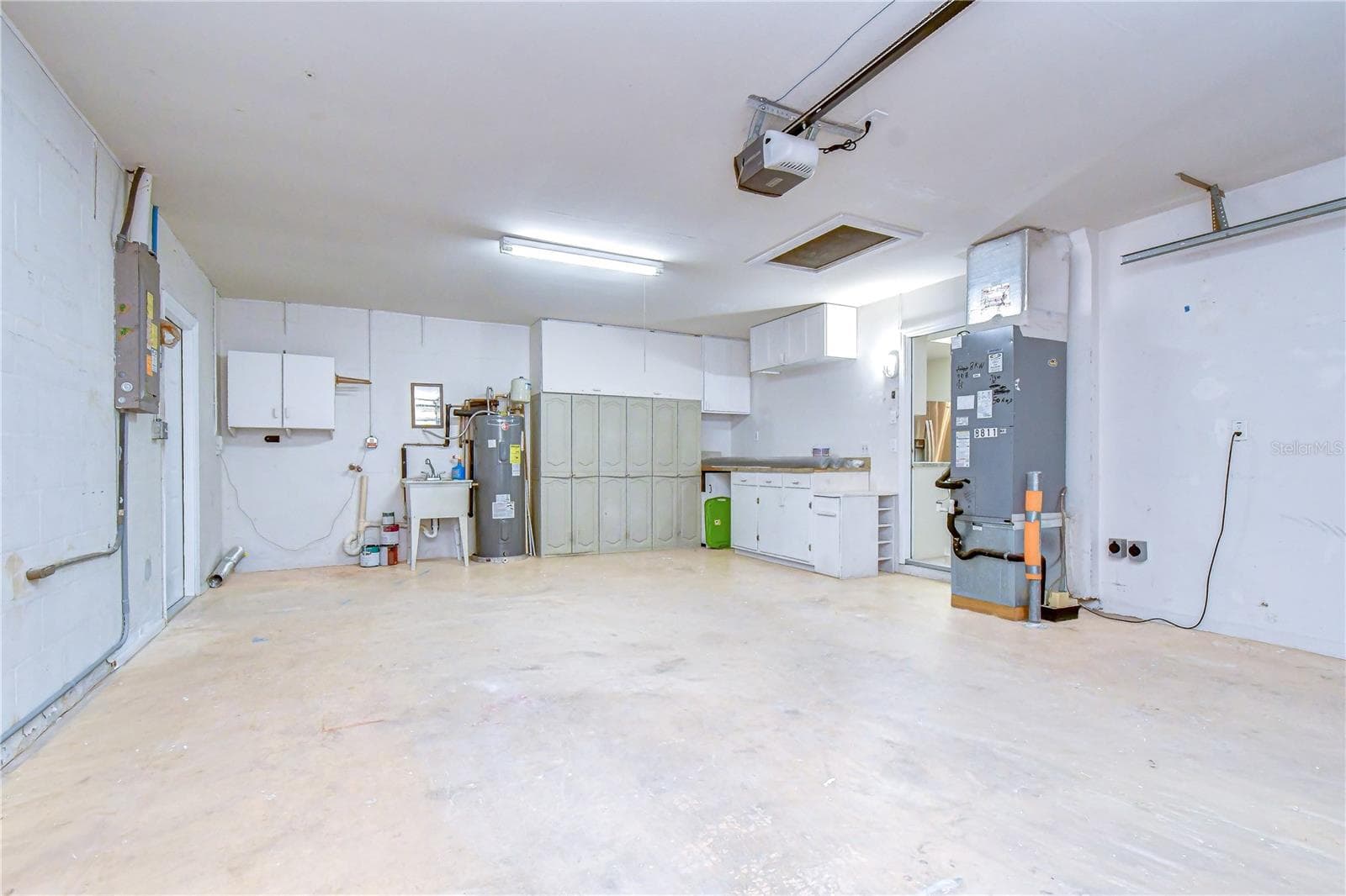 Garage - 8811 MARTINIQUE LN, PORT RICHEY