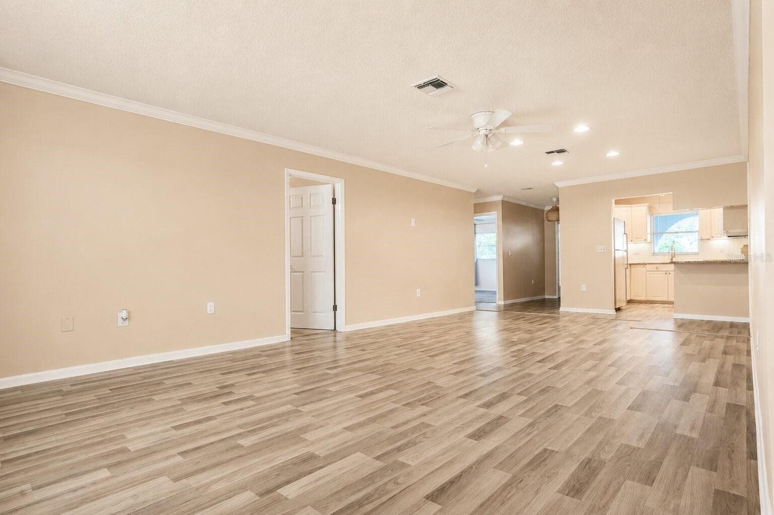 Villa at 510 PALMER CIR, PALM HARBOR, photo 8 of 31