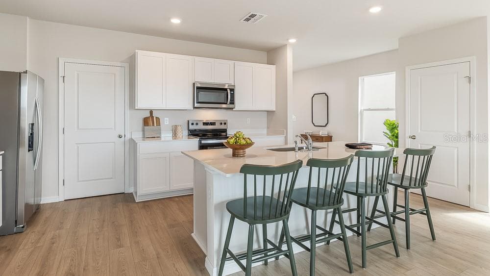 Single Family Residence at 18611 LOOKOUT RIDGE PL, LAKEWOOD RANCH, photo 4 of 46