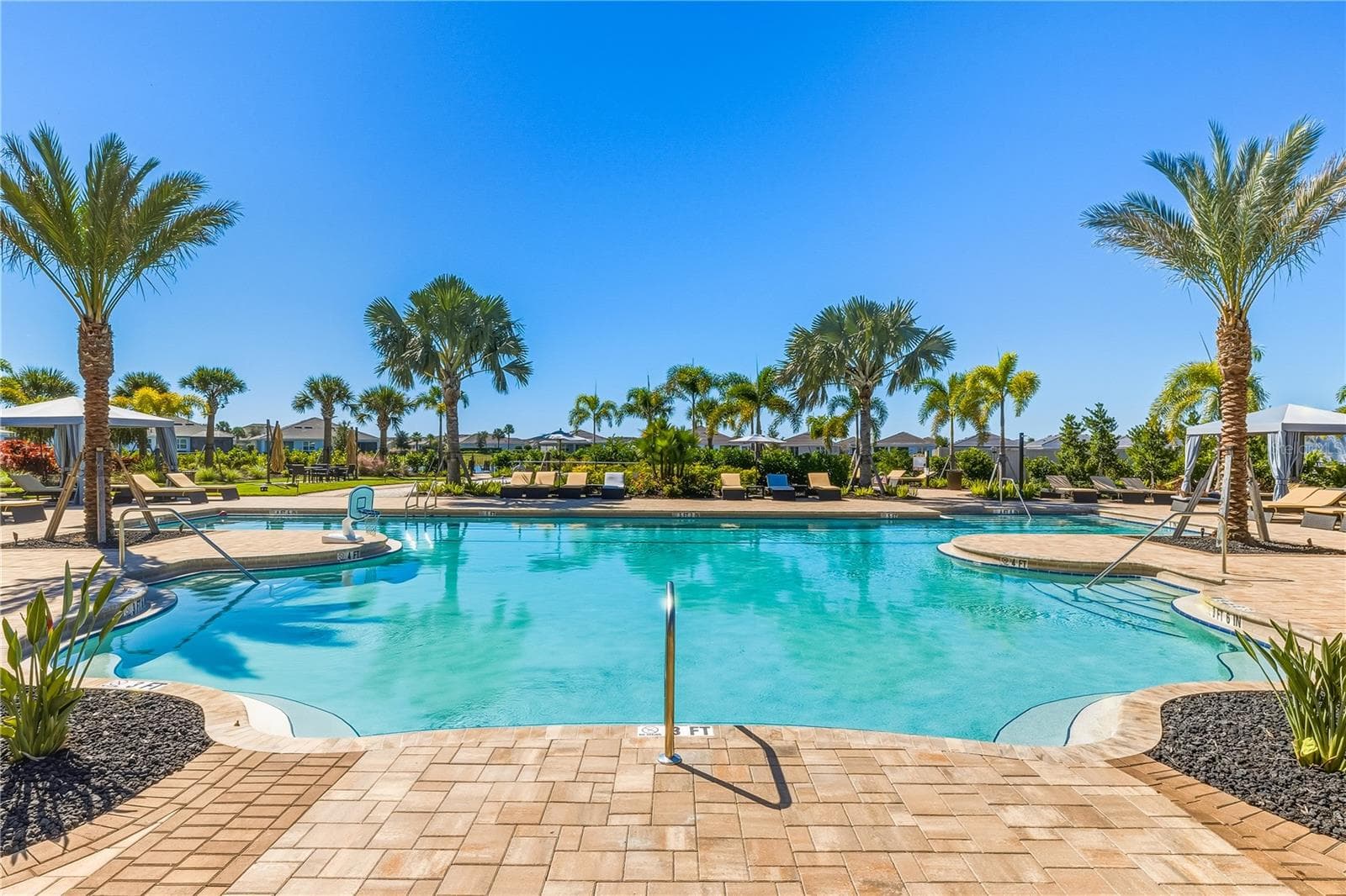 Single Family Residence at 18611 LOOKOUT RIDGE PL, LAKEWOOD RANCH, photo 32 of 46