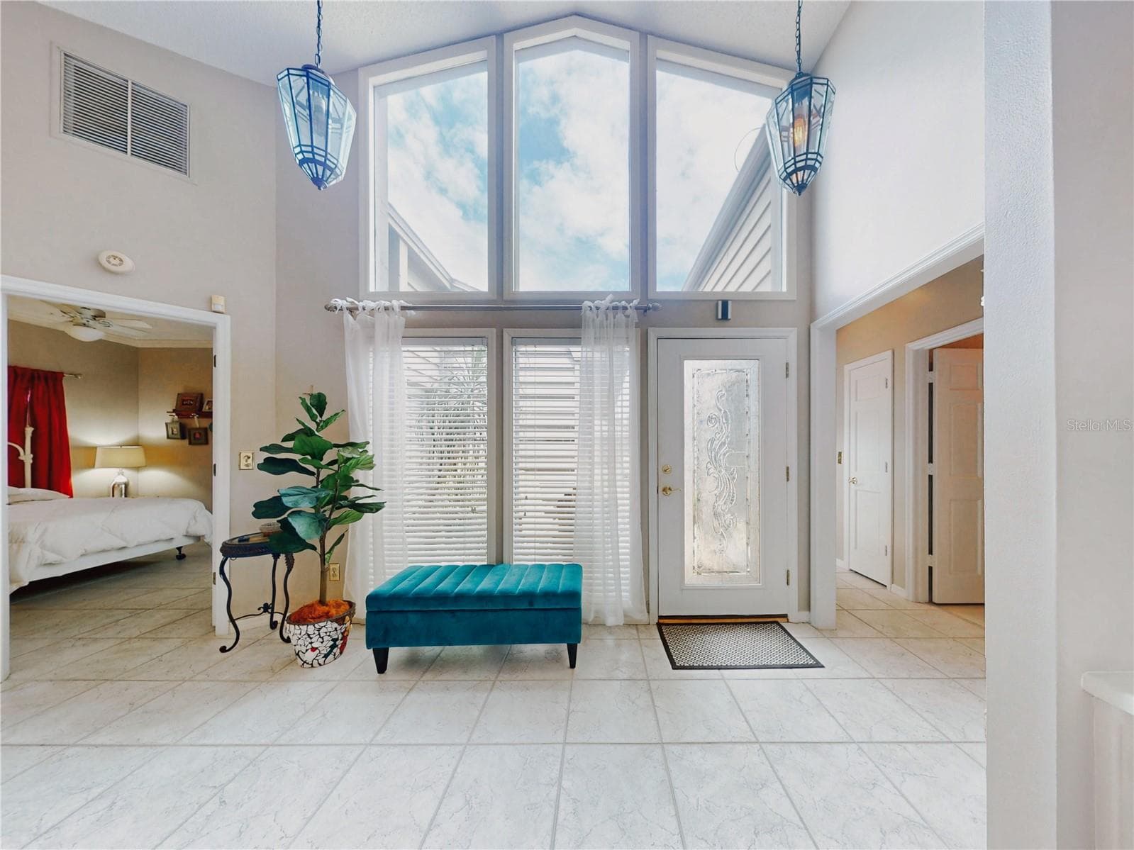 foyer entrance - 102 COUNTRY PL, SANFORD