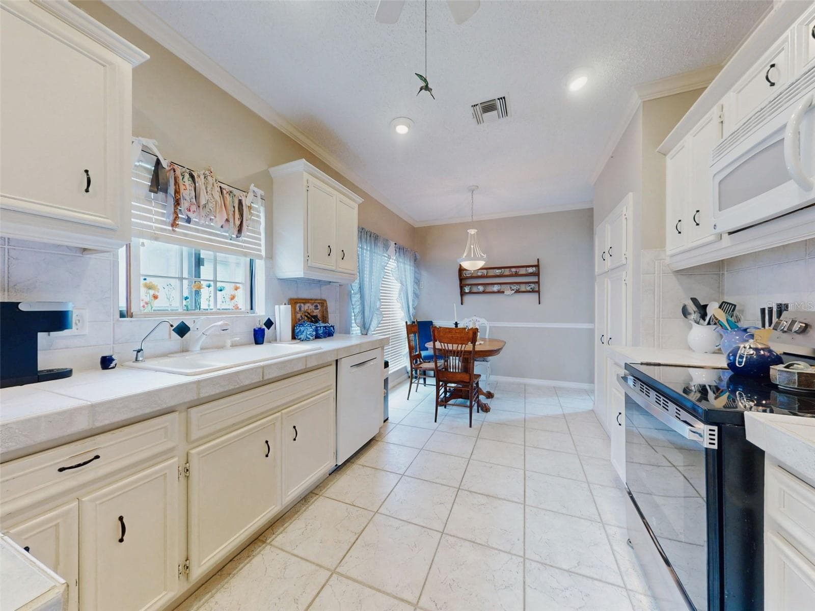eat in kitchen - 102 COUNTRY PL, SANFORD