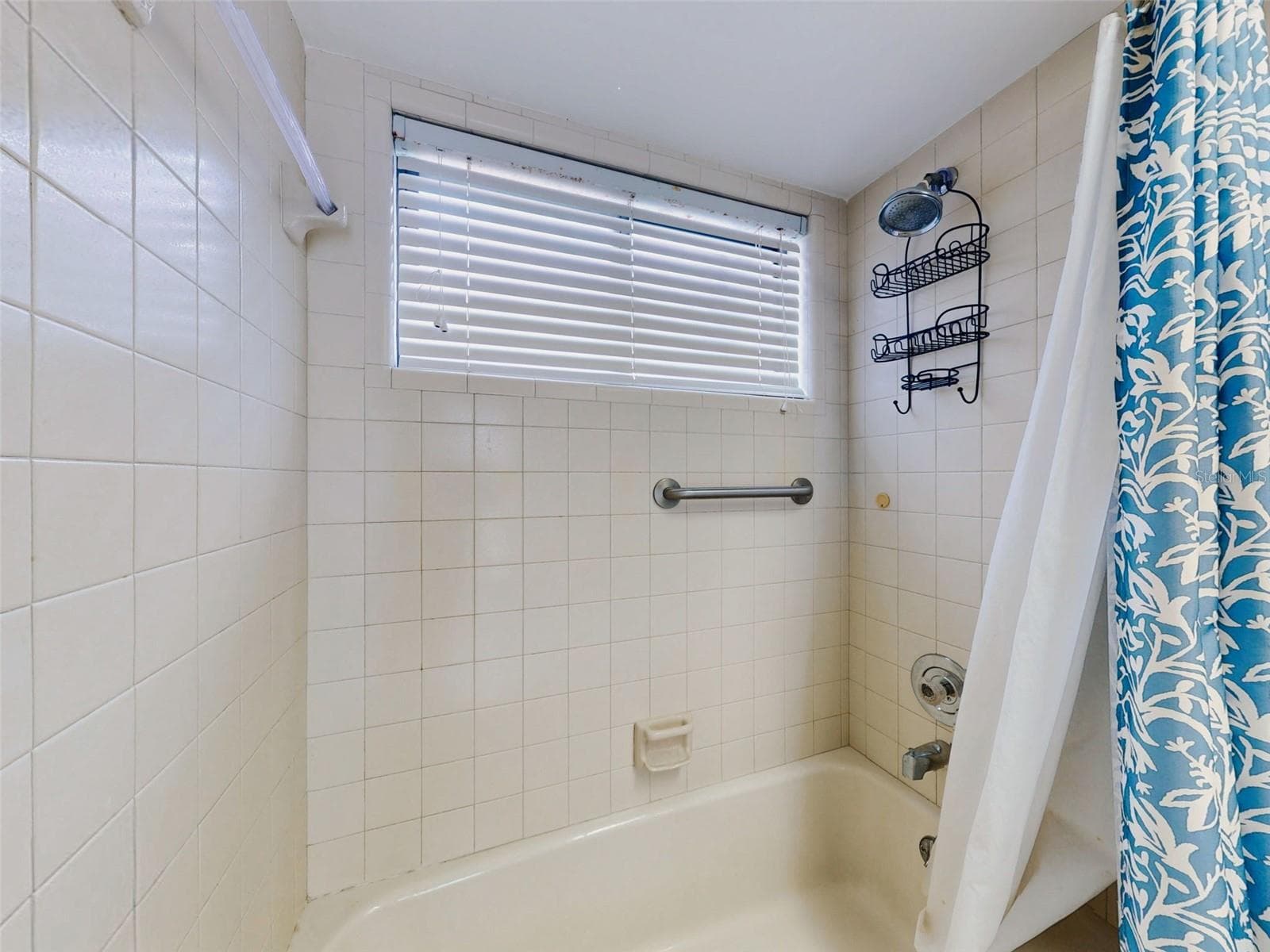 shared bath - 102 COUNTRY PL, SANFORD