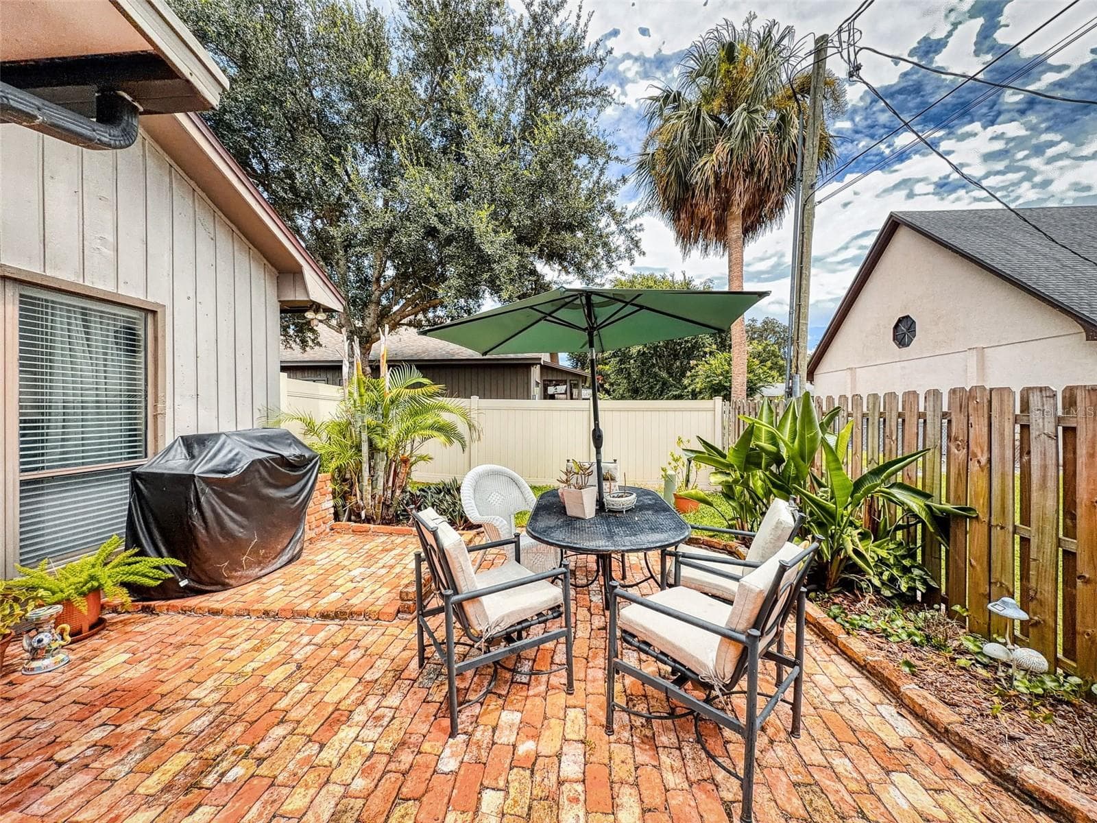 back patiio - 102 COUNTRY PL, SANFORD