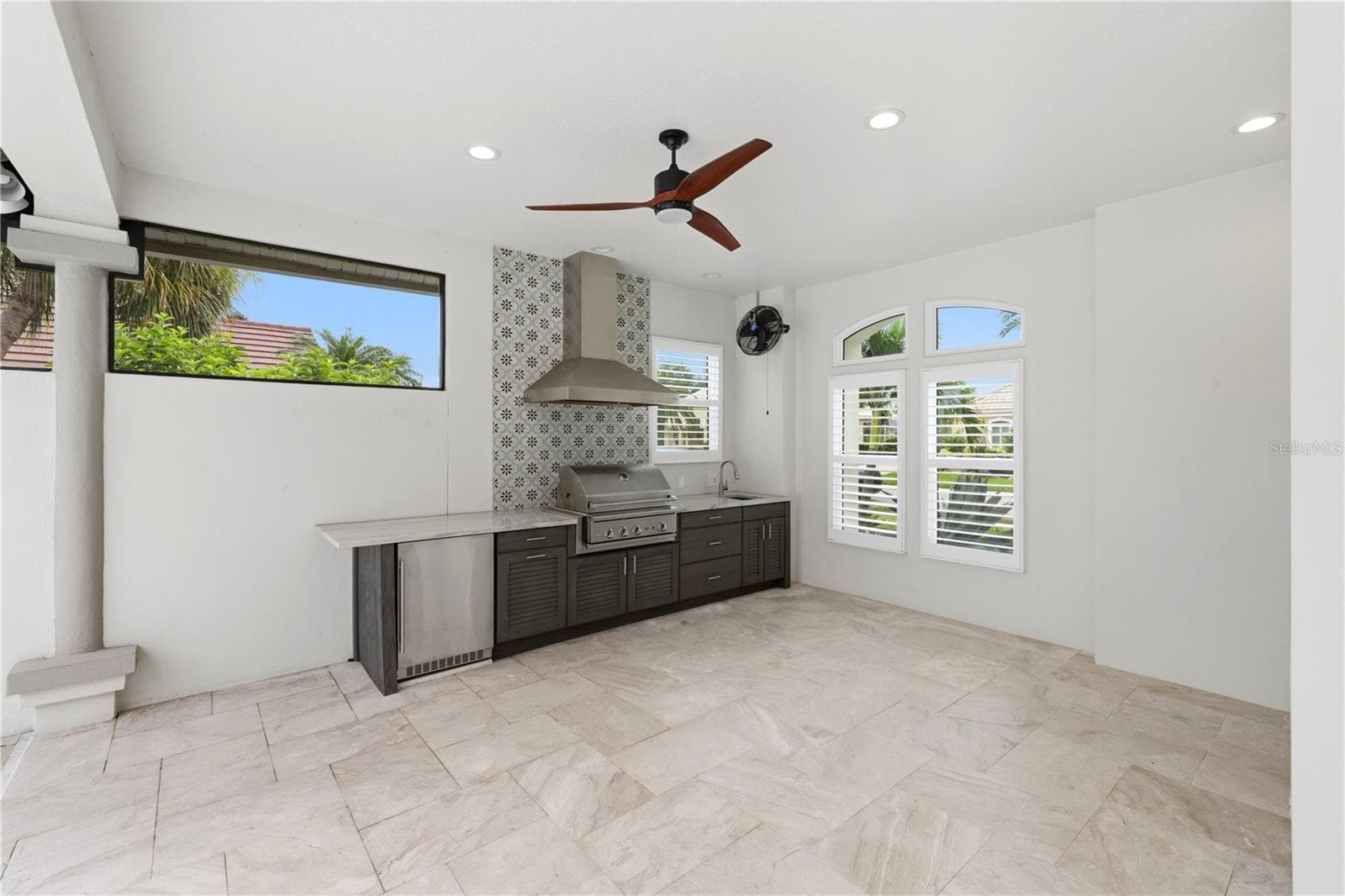 Single Family Residence at 309 S STONE BRIAR CREEK DR, VENICE, photo 11 of 77