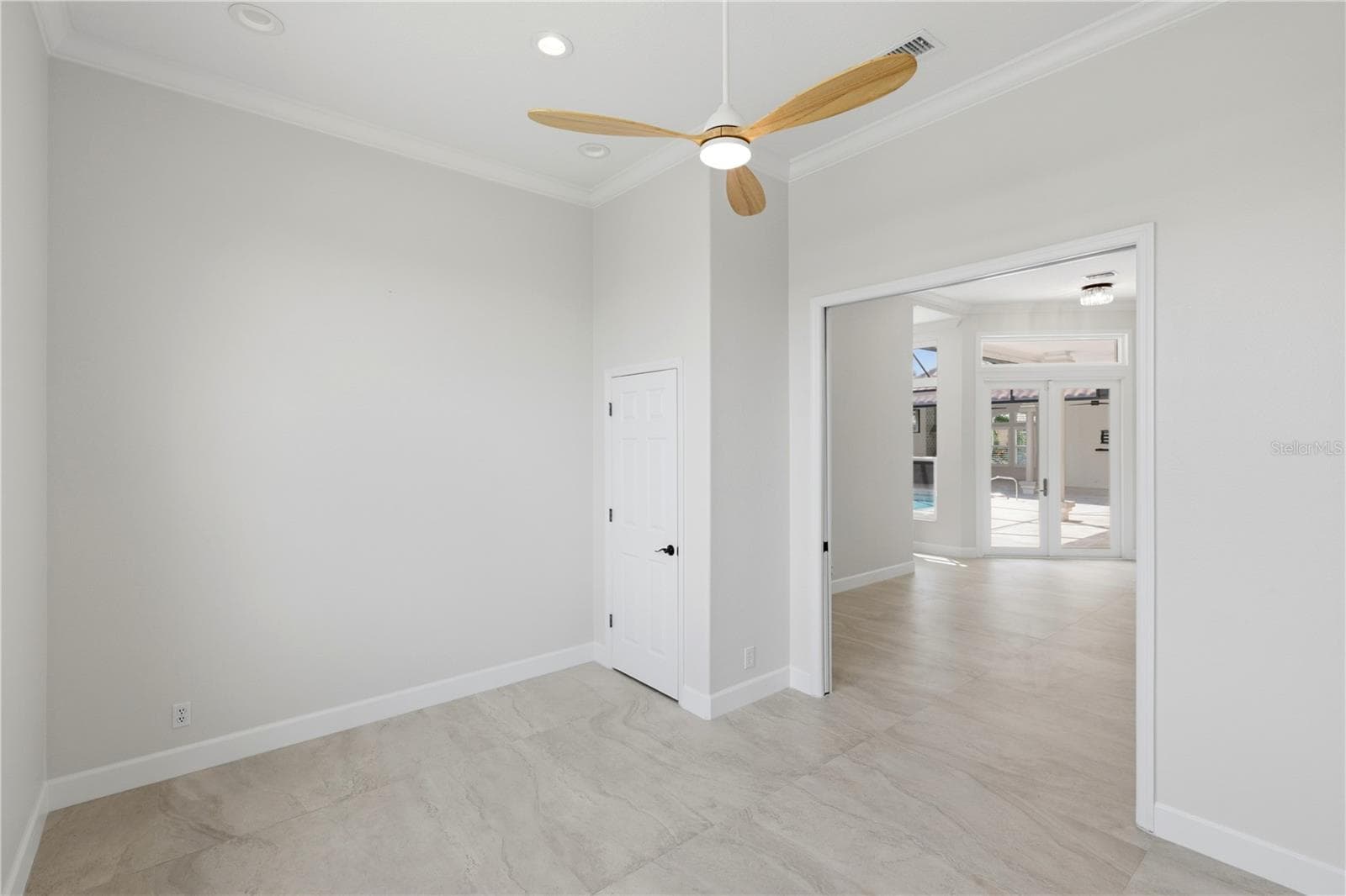 Single Family Residence at 309 S STONE BRIAR CREEK DR, VENICE, photo 38 of 77