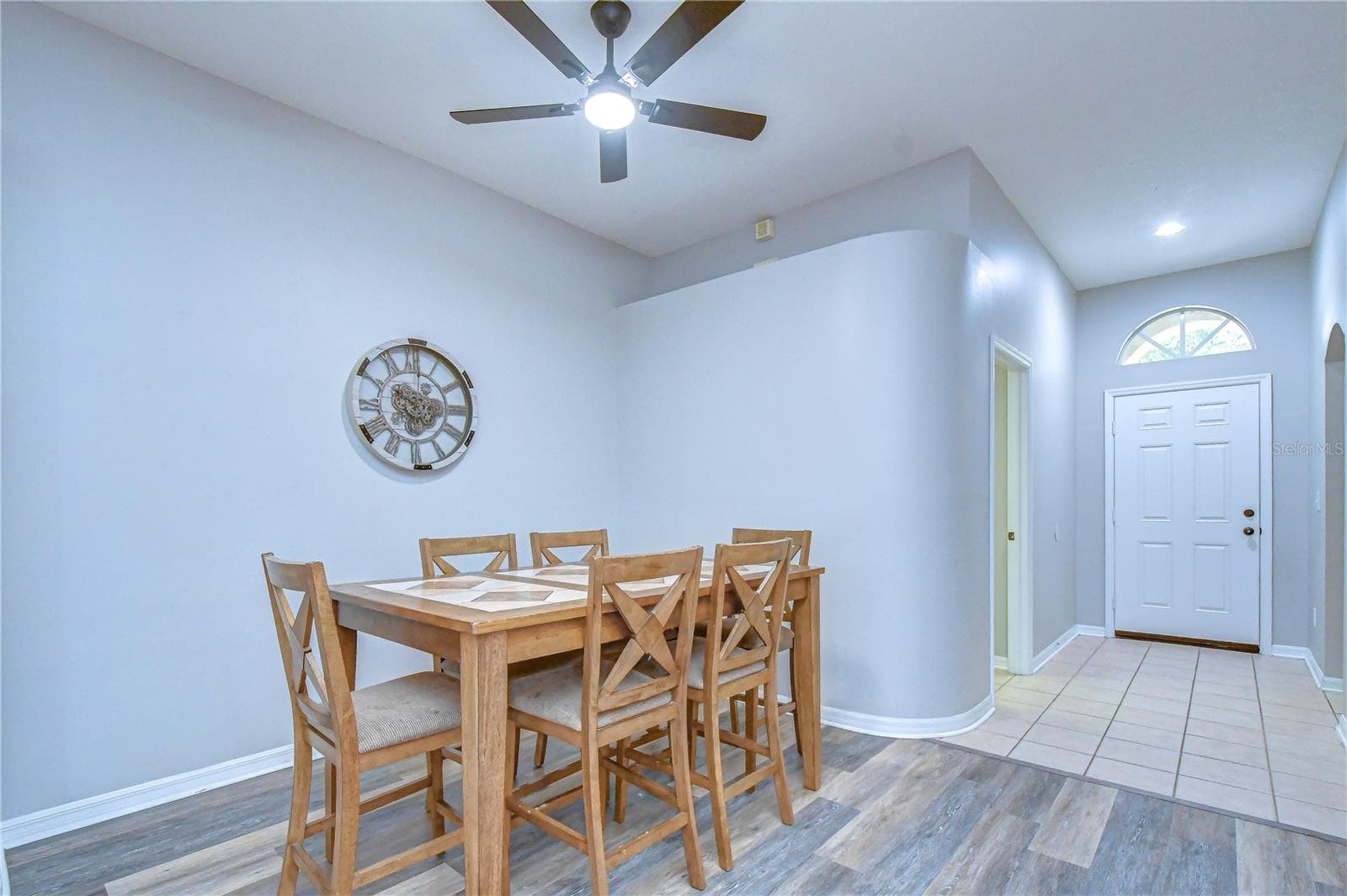 Welcoming entry opens to a spacious, open-concept interior. - 11117 RODEO LN, RIVERVIEW