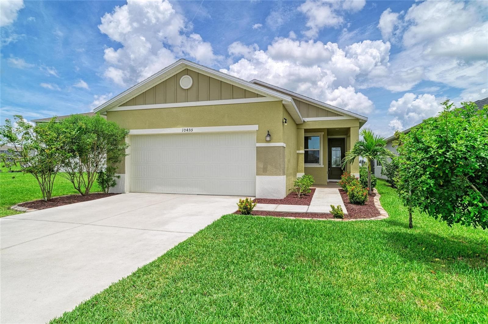 Beautiful curb appeal - 10455 WET MARSH CV, PARRISH