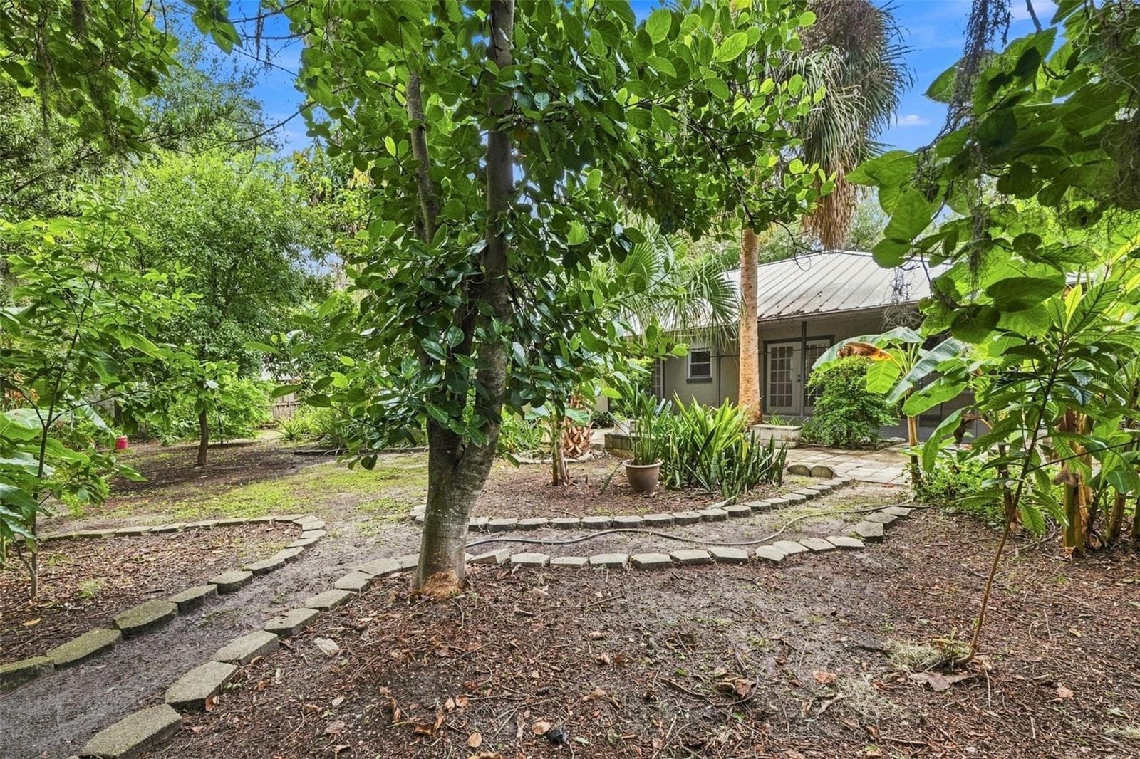 Single Family Residence at 2107 W FORE DR, TAMPA, photo 37 of 52
