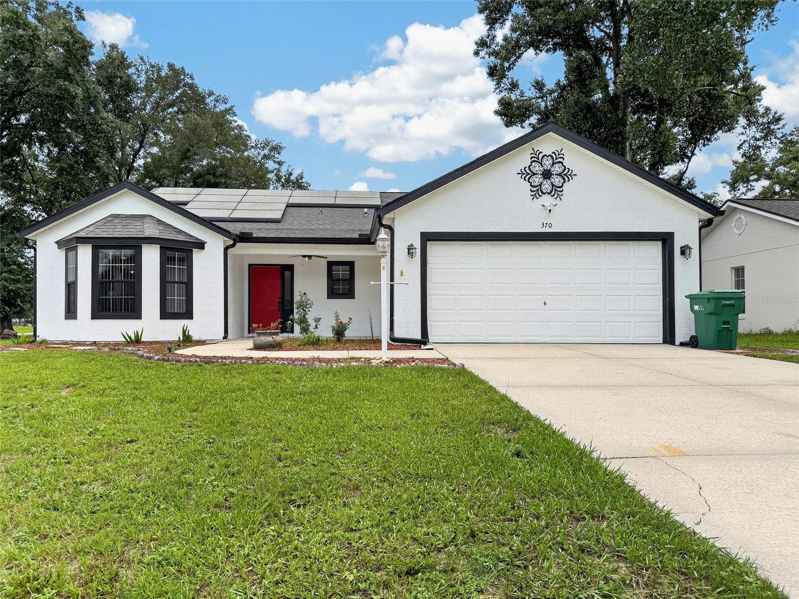 370 CARRIAGE LN