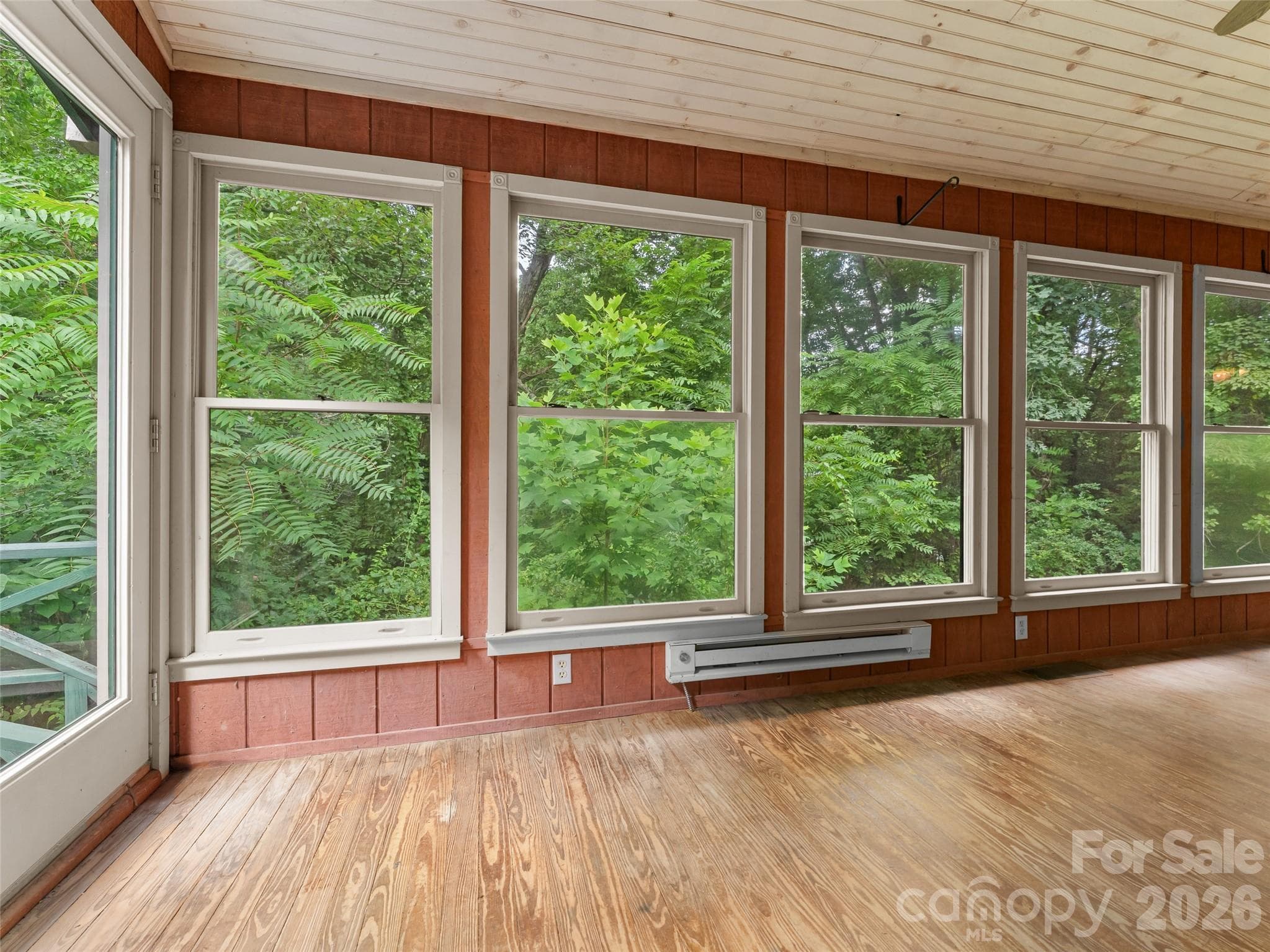 Back enclosed porch/ Sun Room - 95 Substation Road, Saluda