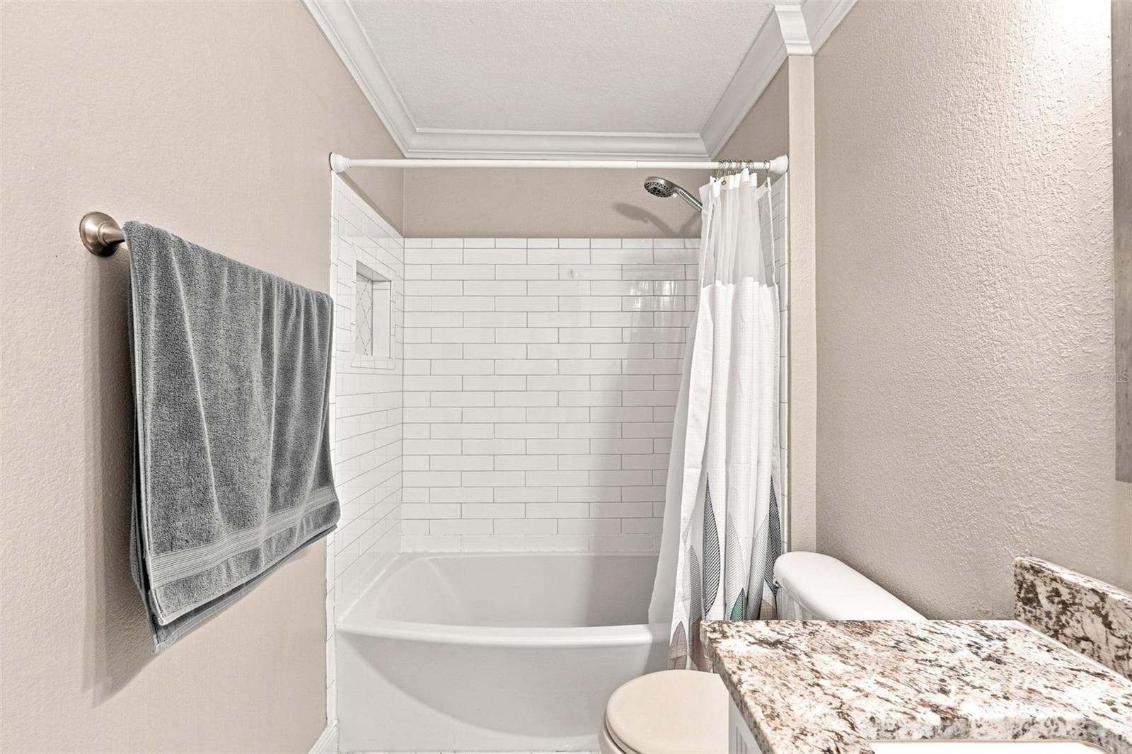 Granite Vanity with Tub/Shower Combo - 3695 WAFFLE TER, NORTH PORT