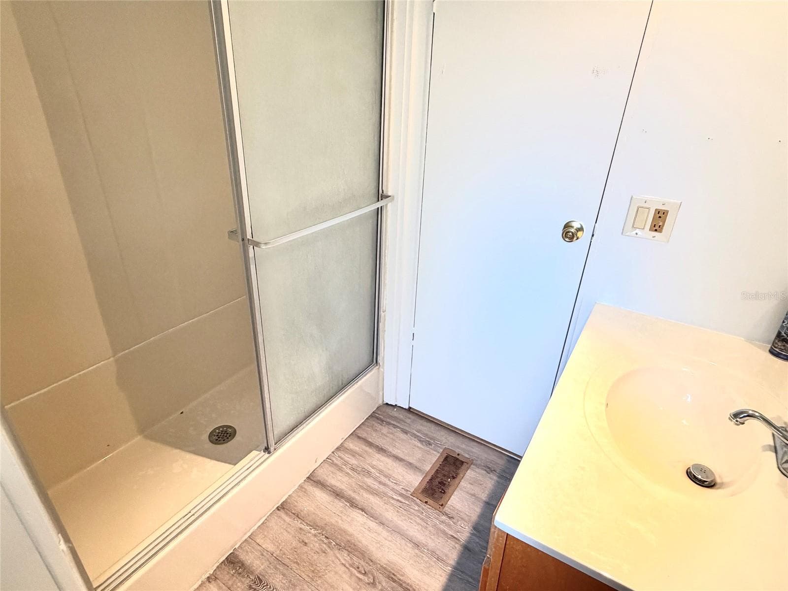 Manufactured Home at 5562 LANSING DR, WILDWOOD, photo 16 of 18