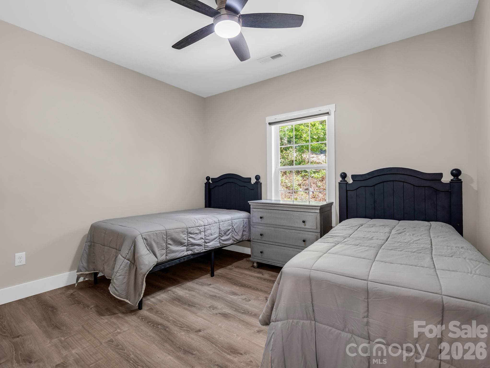 Guest bedroom 1. - 180 Ridgeview Drive, Hendersonville