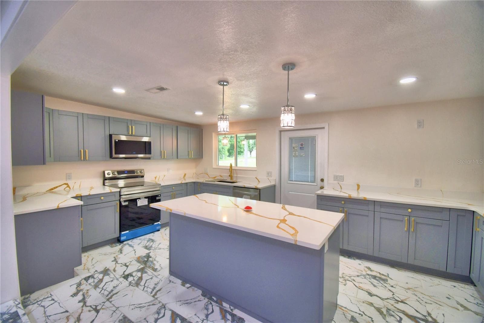 BIG ISLAND - 8704 TOM COSTINE RD, LAKELAND