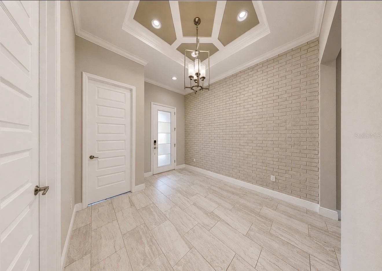 Single Family Residence at 14610 RED CASTLE AVE, LITHIA, photo 7 of 69