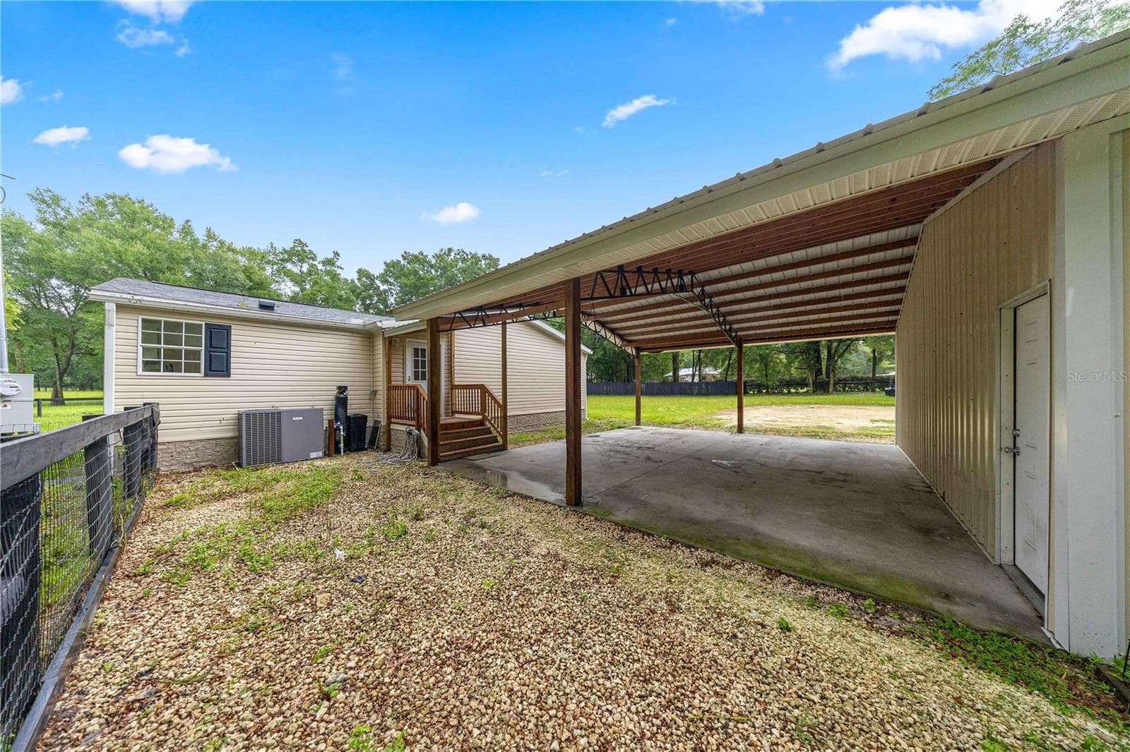 covered entry from garage to back door - 13250 NW 160TH AVE, MORRISTON