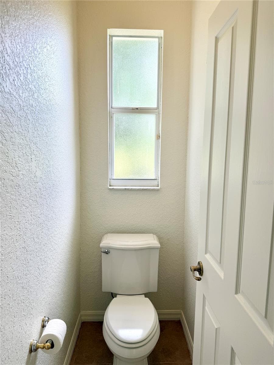Toilet closet - 24087 TWISTER LN, BROOKSVILLE