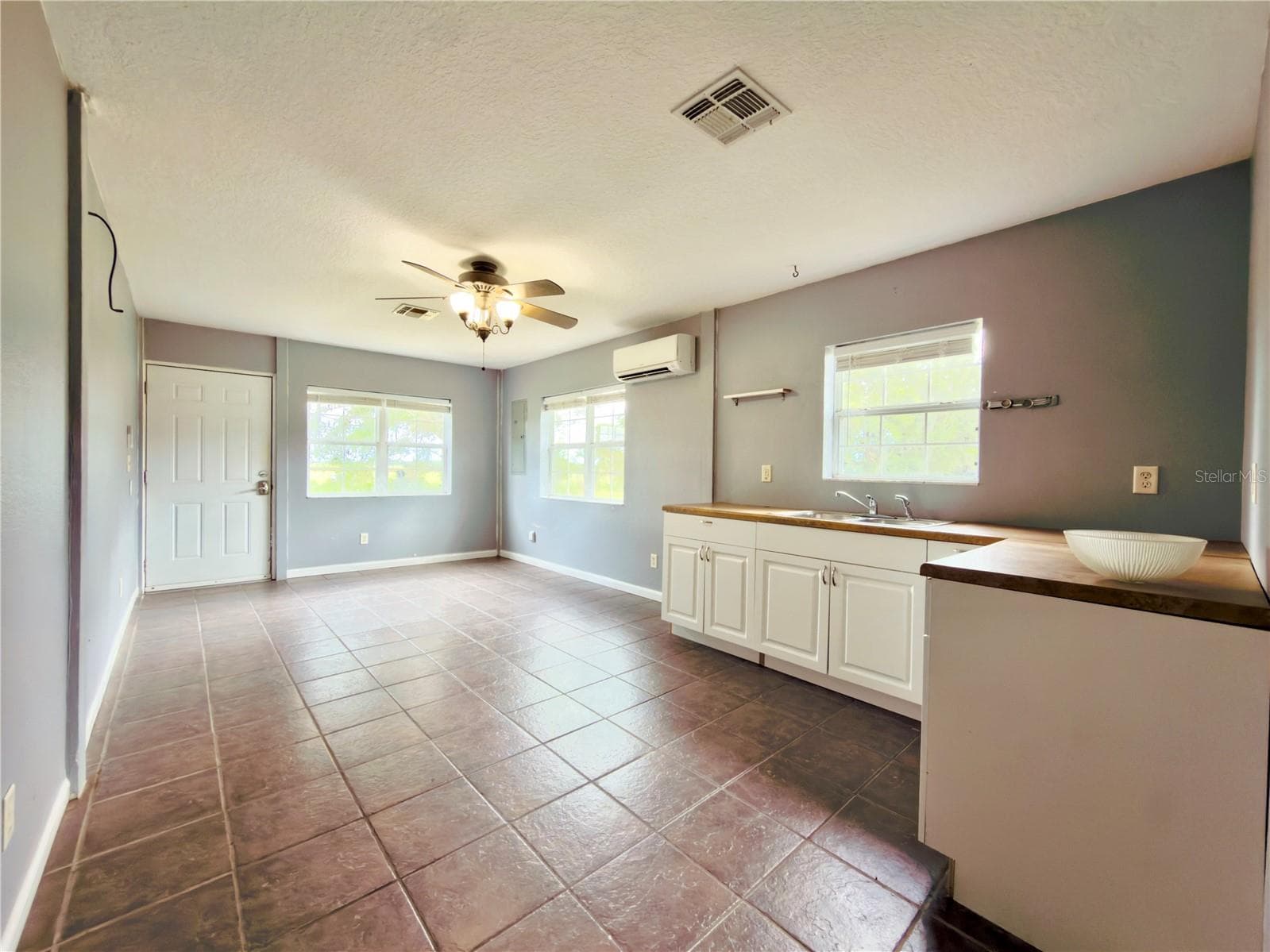 Stable Office - 24087 TWISTER LN, BROOKSVILLE